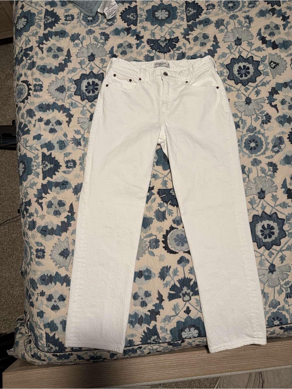 Abercrombie & Fitch White Straight-Leg the 90’s straight mid rise Women's Jeans